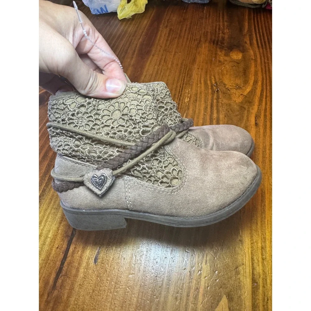 Maggie & Zoe Girls Tan Faux Suede Crochet Boho Ankle Boots Heart Size 11